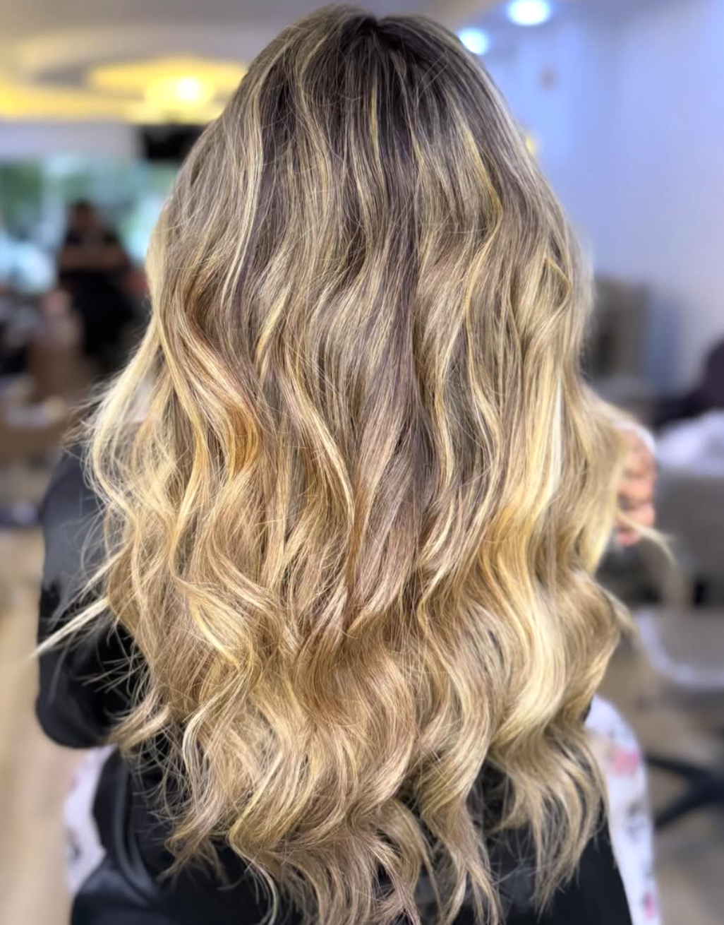 Rubio luminoso con ondas suaves