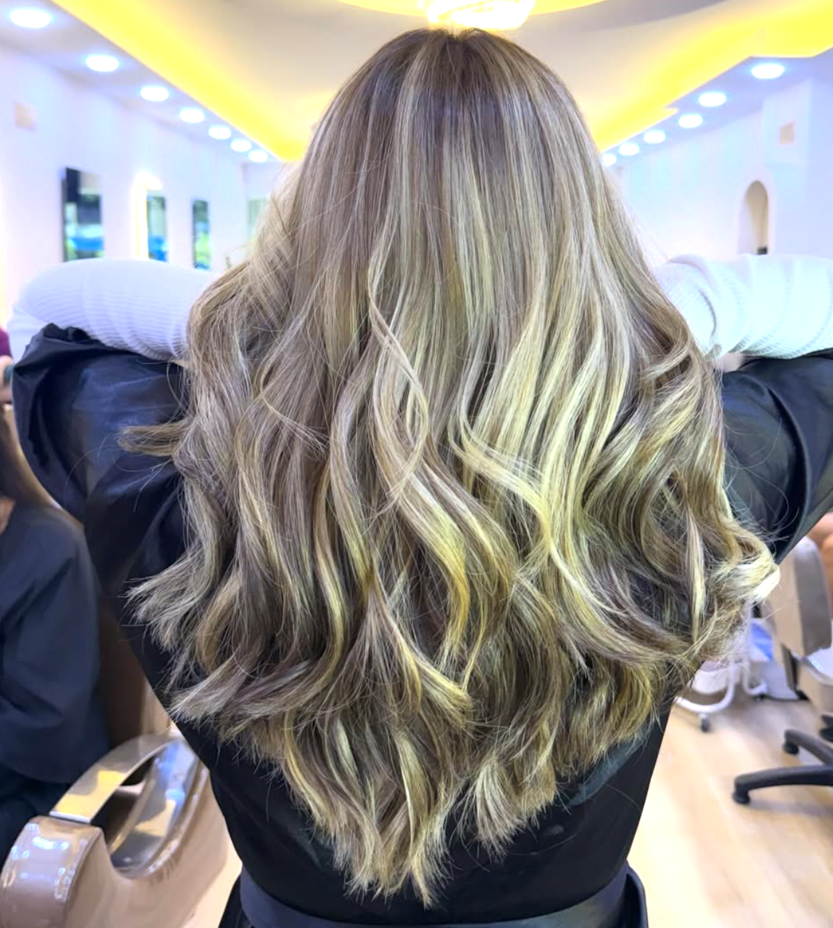 Cabello largo con balayage beige